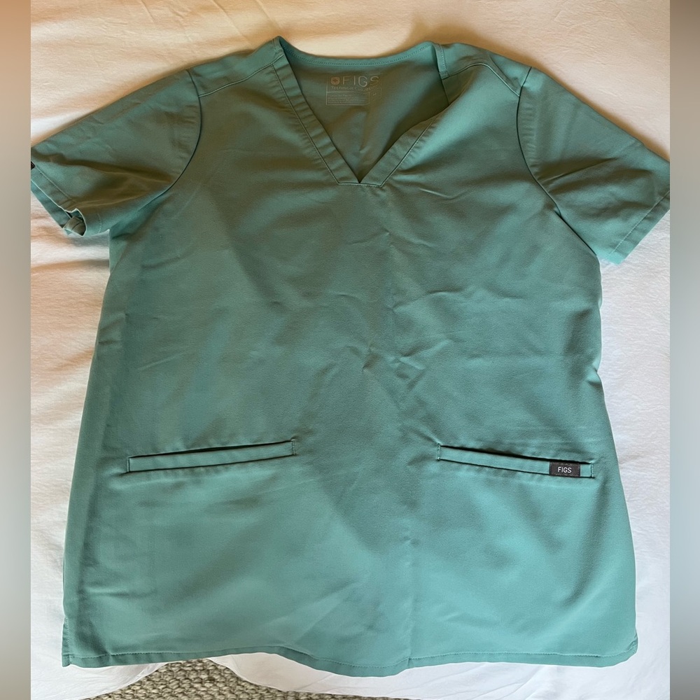 Casma Three-Pocket Scrub Top
